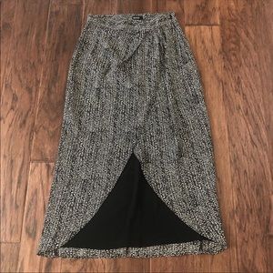 NWOT VALETTE Black and White Tulip Skirt - Size 4